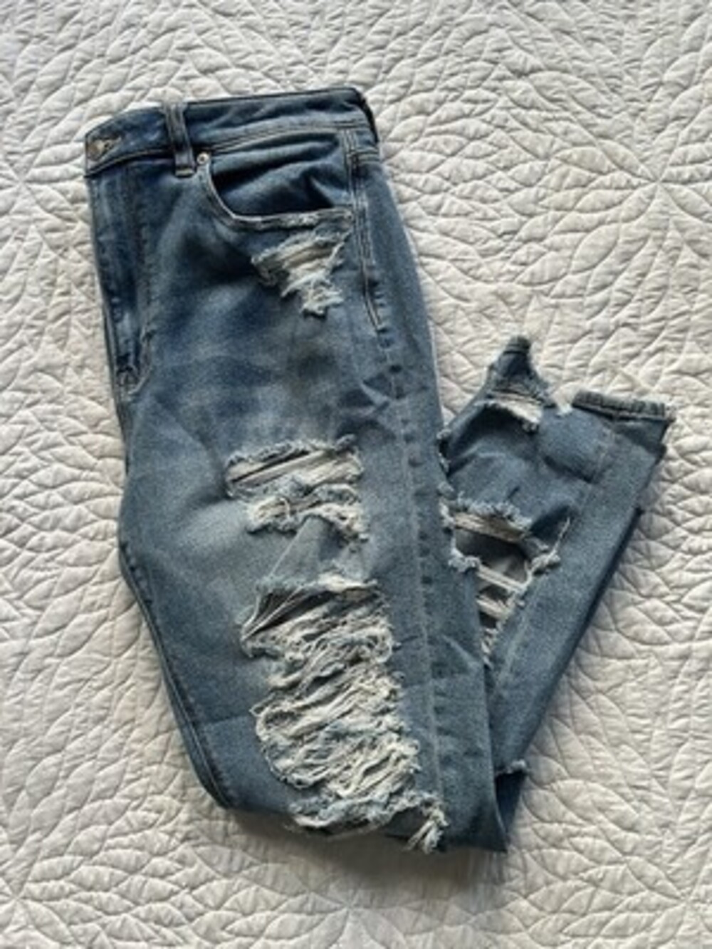 American Eagle Distressed Mom Jeans Medium Wash Size 12 Excellent Condition